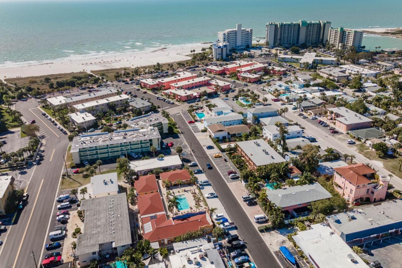 Upham Beach Inn Сант Пит Бич Экстерьер фото